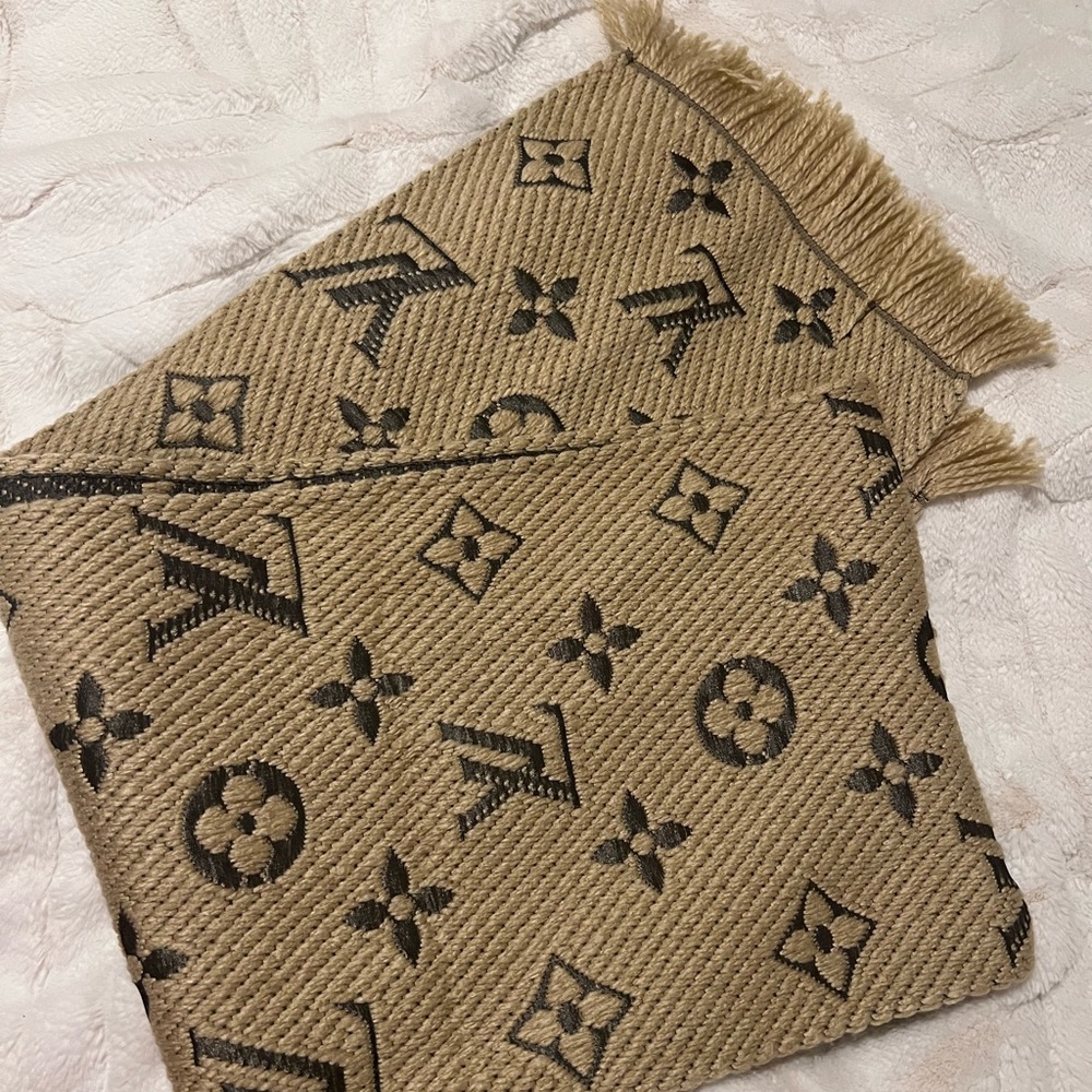 Louis Vuitton Tan beige and Black Monogram Scarf